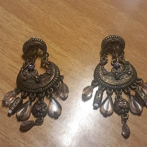 Vintage style earrings like new