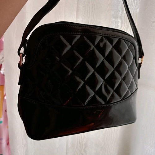 Patent crossbody bag black like new