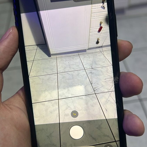 iPhone 11 used with cracked screen, 128GB, 87% battery health