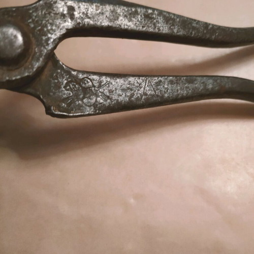 Pliers used with engraved designs