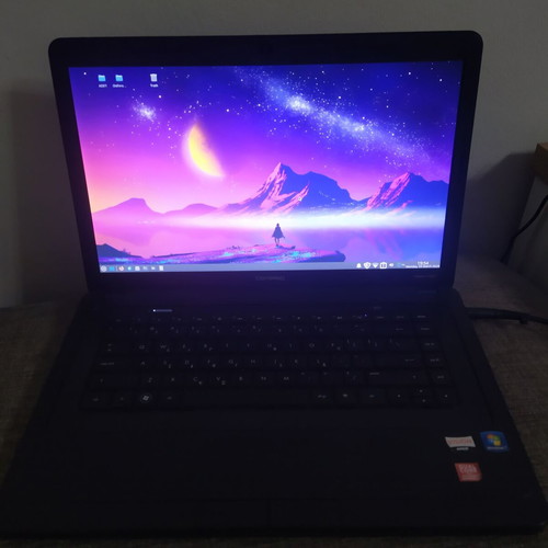 HP Presario CQ57 laptop like new with charger and case