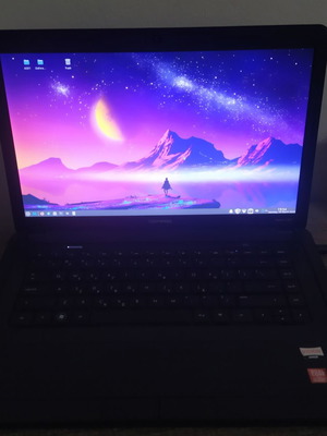 HP Presario CQ57 laptop like new with charger and case