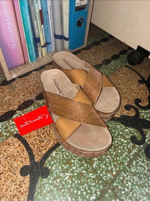Sandals type sandals new gold color, size 36