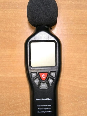 Decibel meter like new with batteries and USB connection
