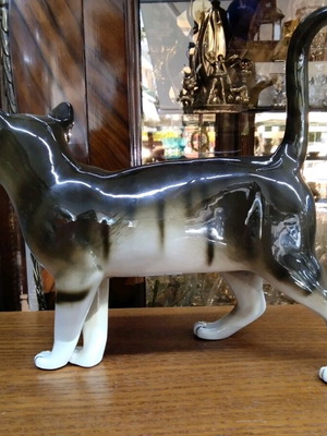 Ceramic decorative cat figurine like new