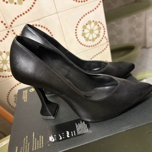 Pumps new, size 38