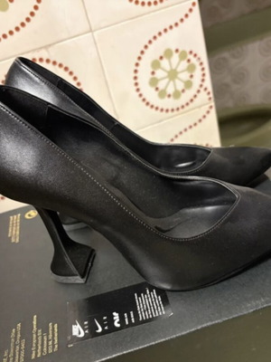Pumps new, size 38
