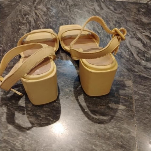 Marco Tozzi yellow sandals with thick 7 cm heel size 38 like new