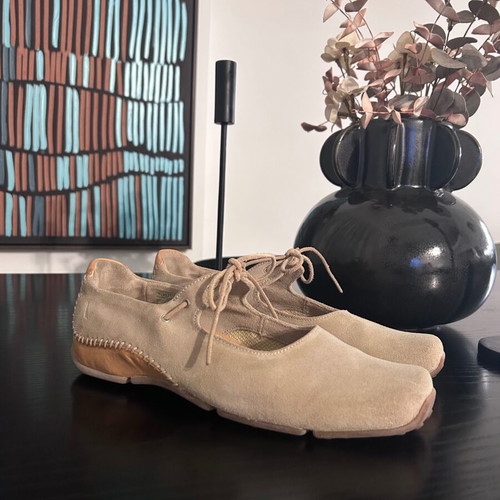 Nautica beige suede ballet flats size 37 like new