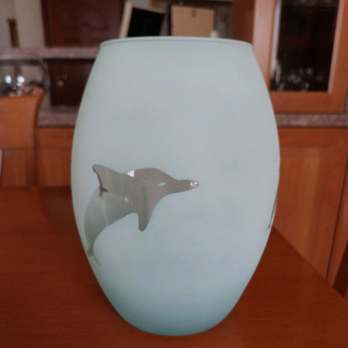 Vase new with dolphins