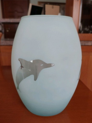 Vase new with dolphins