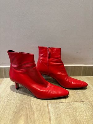 Μποτάκια Zara δερμάτινα με kitten heels, σαν καινούργια, κόκκινα, νούμερο 40