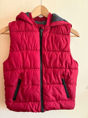 Zara sleeveless jacket used for boys 10-11 years red