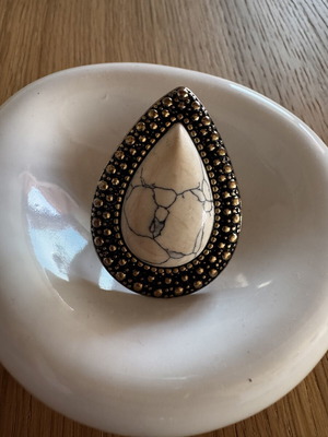 Bohemian Bardot Ring της Samantha Wills σαν καινούργιο, λευκός χαουλίτης