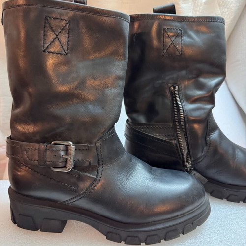 Black leather Twinset Simona Barbieri ankle boots used No 39