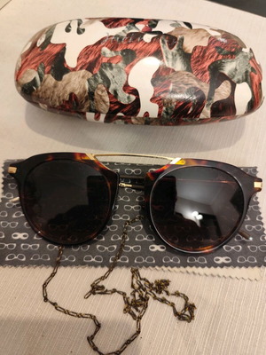 Ana Hickmann sunglasses like new, brown with chain and case