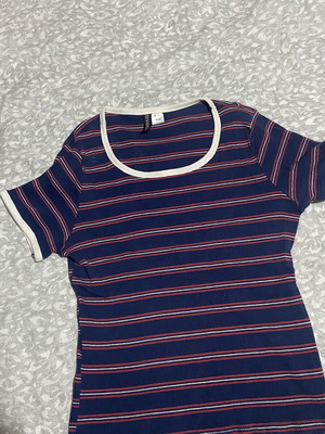 H&M basic T-shirt με κόκκινες και λευκές ρίγες σε μπλε φόντο, μέγεθος L