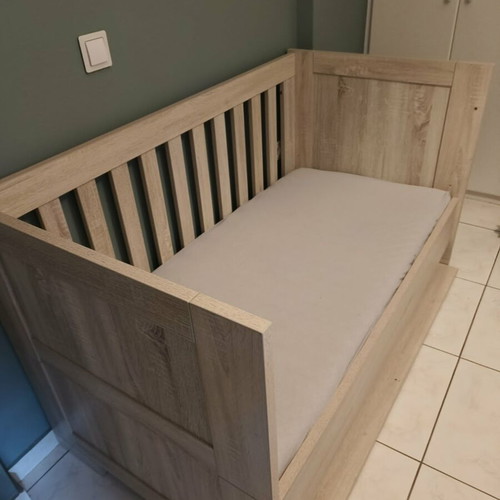 Wooden cot convertible to 70x140 bed with cocomat mattress