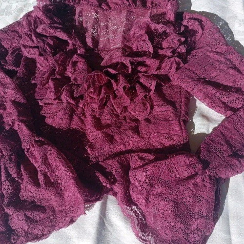 Vintage crop top lace with bell sleeve like new, one size