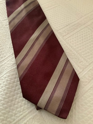 Joseph Abboud tie 100% silk in excellent condition
