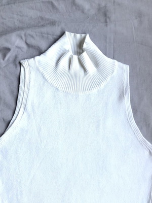 Benetton white knitted sleeveless top with mock neck, like new, S