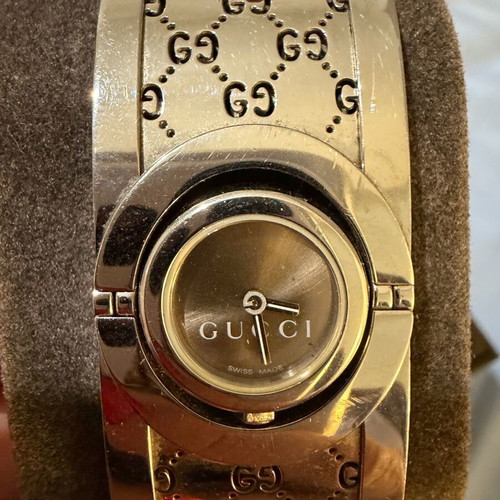 Gucci Twirl women's watch like new, model YA112501, silver