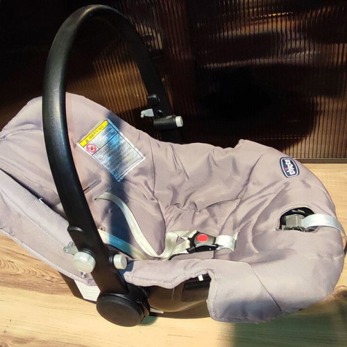 Chicco baby car seat used 0–13kg