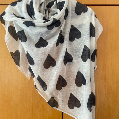 S.Oliver scarf like new, white with large gray hearts