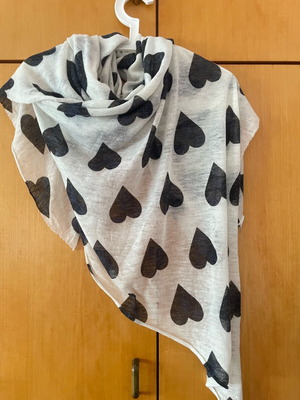 S.Oliver scarf like new, white with large gray hearts