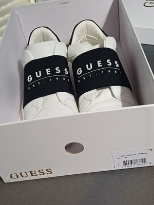 Guess sneakers for boys used, size 39, white