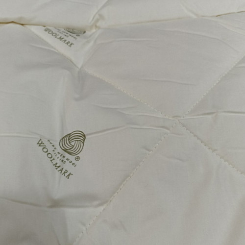 Wool quilt new with 233 thread count percale fabric 1.60×2.20