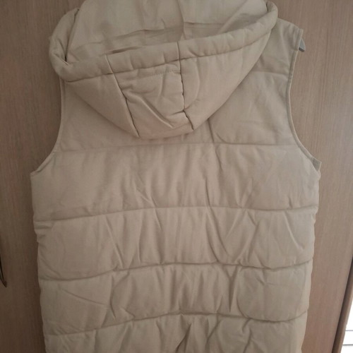Sleeveless vest new beige with hood