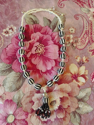 Handmade beaded knitted necklace black and white, new