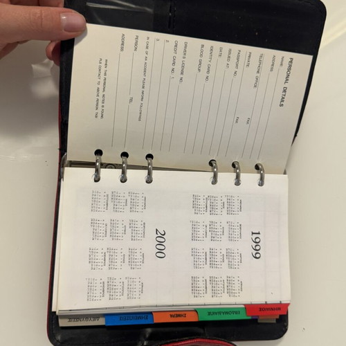 Organizer agenda red with card slots like new
