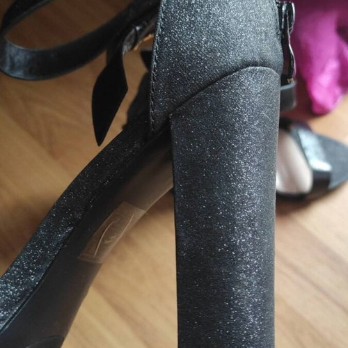 Black high-heeled sandals with discreet rhinestones, like new, size 39