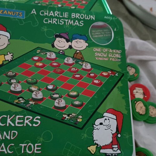 Snoopy Peanuts checkers and tic tac toe like new, original