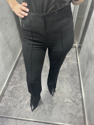 Zini pants with fitted line and leg openings like new, size 40, black