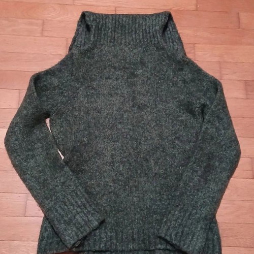 T.T Studio wool and mohair sweater size M like new, green