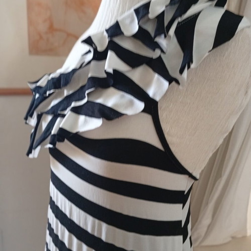 Elastic dress black and white like new, one size