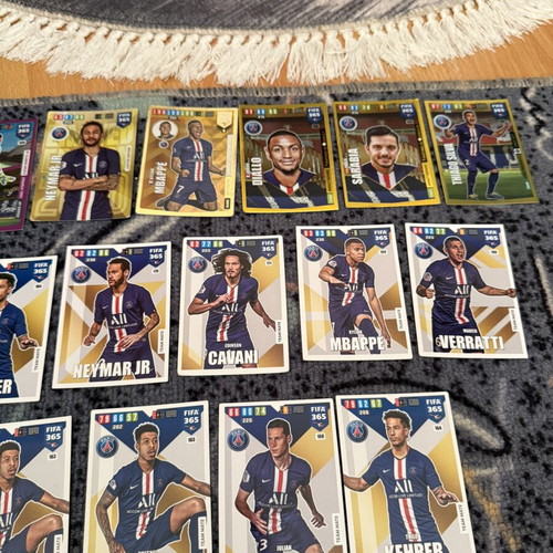 Adrenalyn XL Paris Saint Germain cards used