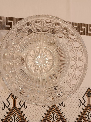Glass vintage fondue bowl like new with embossed designs