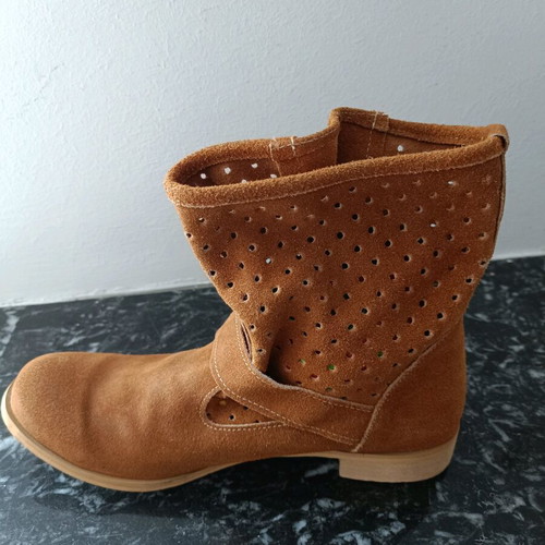 Camel suede handmade boots like new, size 38