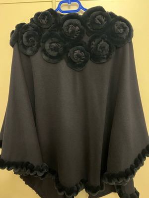 Samara Freres women's cashmere cape like new, blue with fur