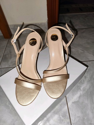 Beige sandals like new, size 40, gold details