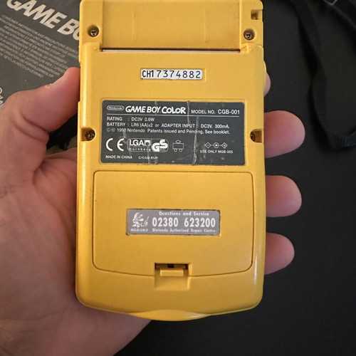 Game Boy Color original yellow with case