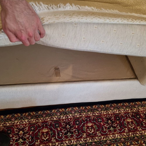 Three-seater sofa like new with storage space