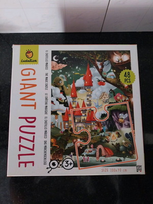 Giant Puzzle The Magic Castle Ludattica like new