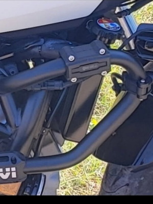 Honda NC750X 2025 Givi κάγκελα προστασίας TNH119 με LED φώτα σαν καινούργια