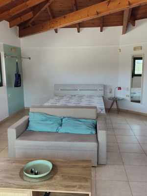 Loft 45 m² furnished with parking in Galatas for long-term rent