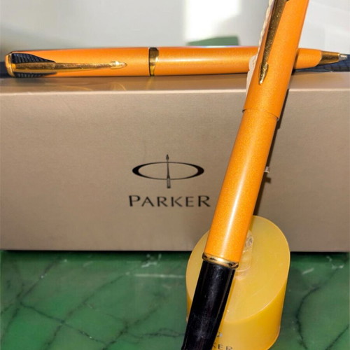 Parker vintage pen and ballpoint set new with gold detail